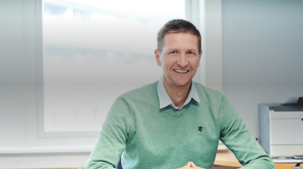 Rune Skasberg på kontoret