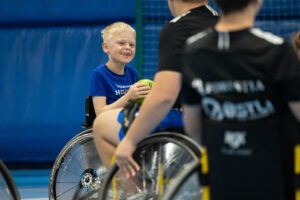 Vi ser utøverer i rullestolhåndball hos nordstrand if rullestolhåndball
